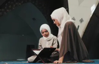Female Quran Teacher ar quran
